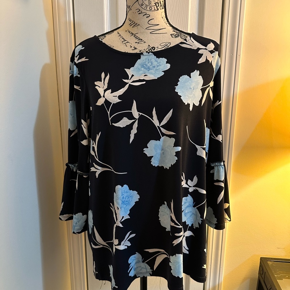 Navy Ellen Tracy top
